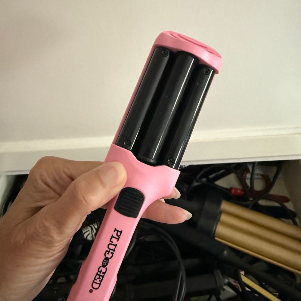 PLUGGED IN Travel Hair Crimper for Wavy Hair Styling Tool mini